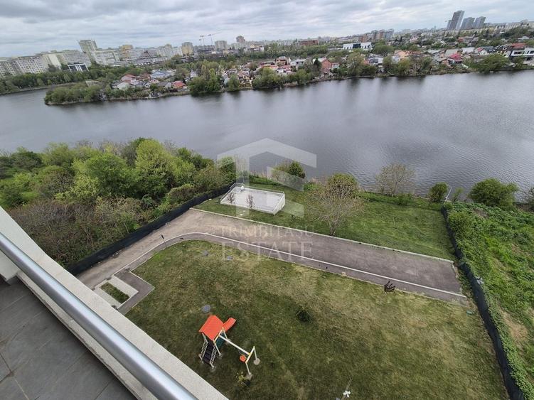 Apartament cu 3 camere semidecomandat în Colentina