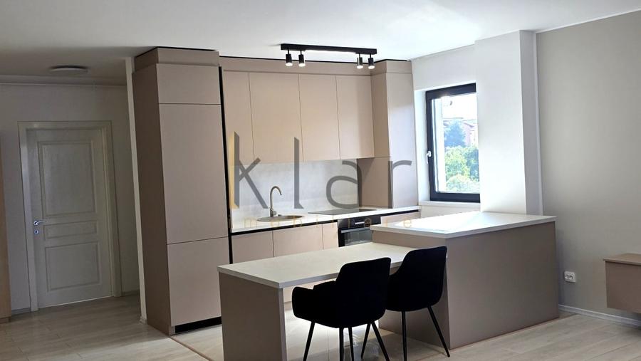 Apartament cu 3 camere semidecomandat, mobilat în Zorilor