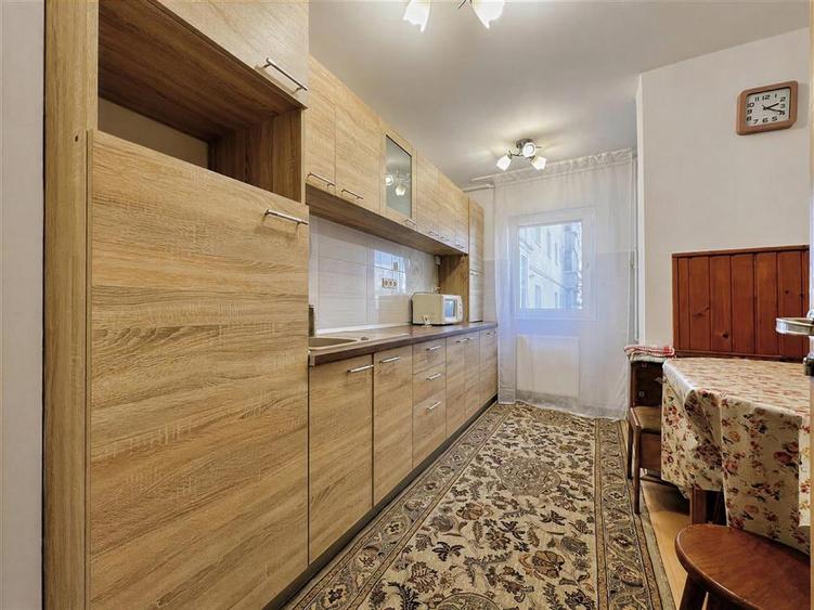 Apartament cu 3 camere decomandat, mobilat în Bartolomeu
