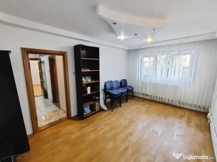 Apartament cu 3 camere decomandat în Port