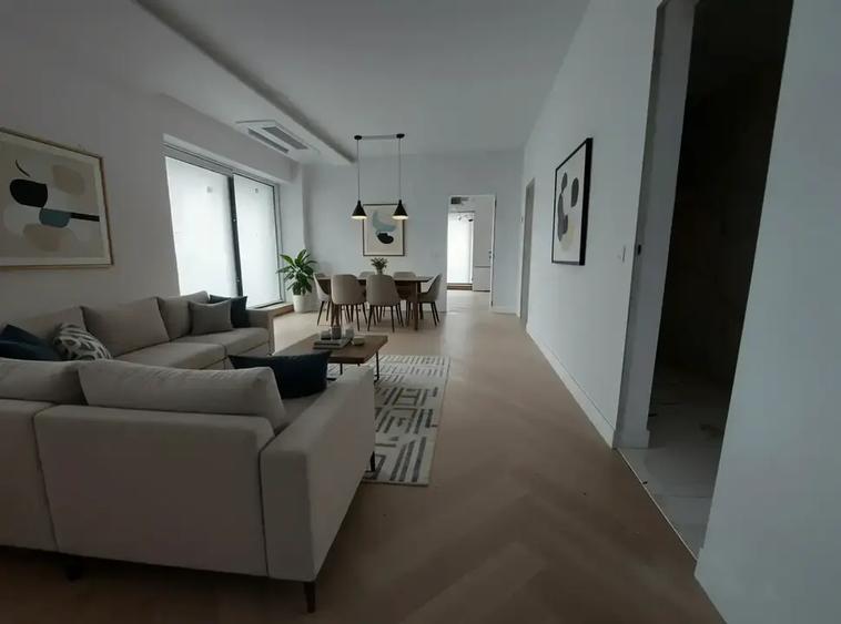 Apartament cu 3 camere semidecomandat în Unirii