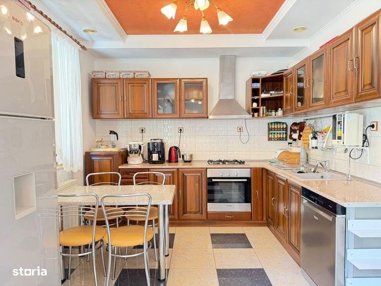 Casă cu 4 camere decomandat în Sântandrei