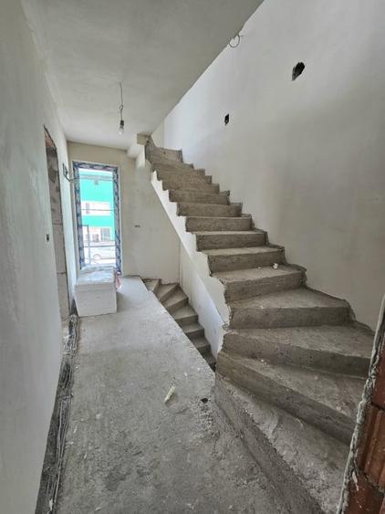 Duplex cu 6 camere cu Canalizare în Voluntari