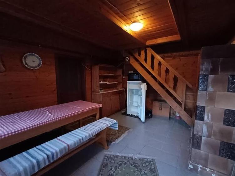 Casă individuală cu 9 camere cu Canalizare în Praid