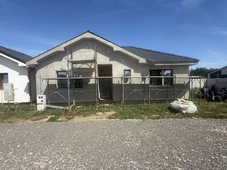 Casă cu 3 camere în Exterior Vest