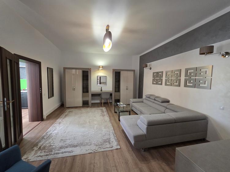 Apartament cu 2 camere semidecomandat în Ultracentral