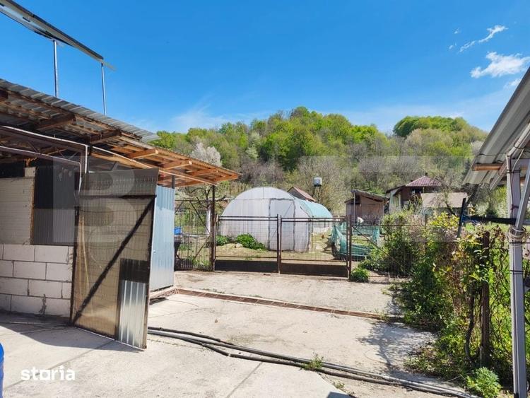 Casă cu 10 camere cu Teren 2714 Mp în Glod
