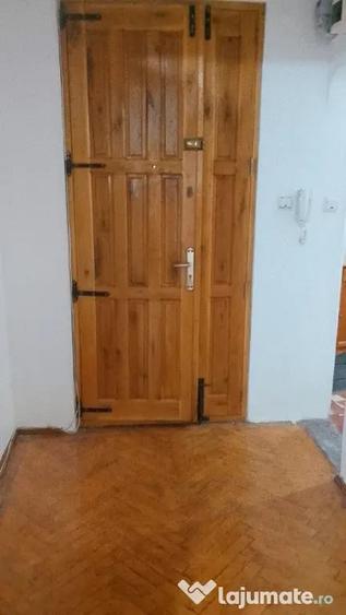 Apartament cu 3 camere decomandat în Universitate
