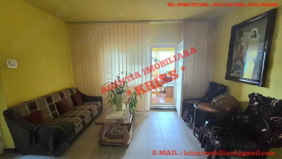 Apartament cu 3 camere decomandat în Craiovei