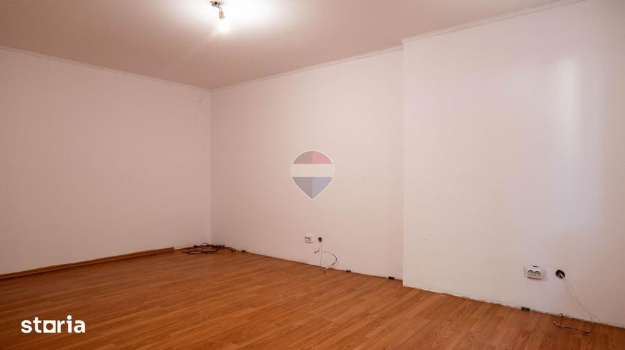 Casă cu 9 camere cu Teren 160 Mp în Chitila