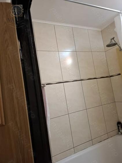 Apartament cu 3 camere semidecomandat, mobilat în P-ța Reșița