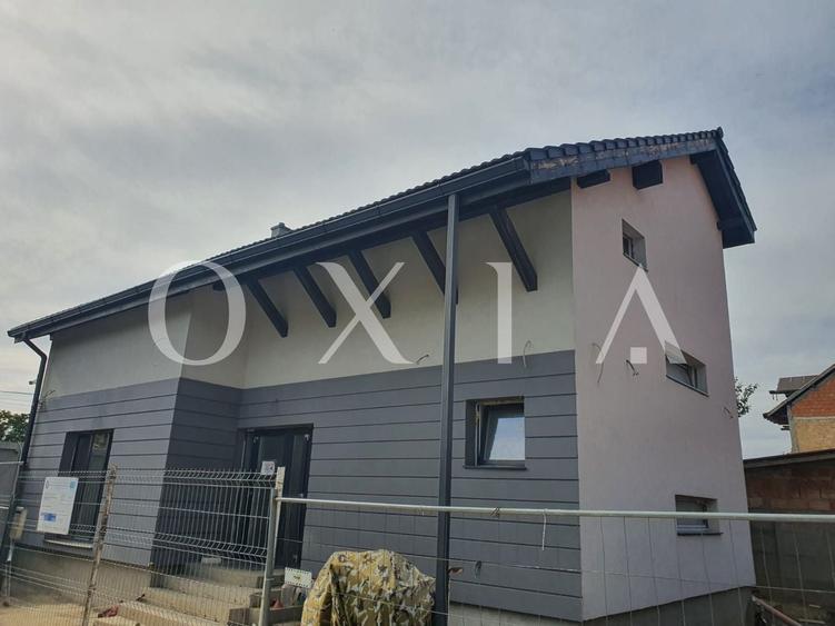 Casă individuală cu 4 camere cu Canalizare în Chișoda