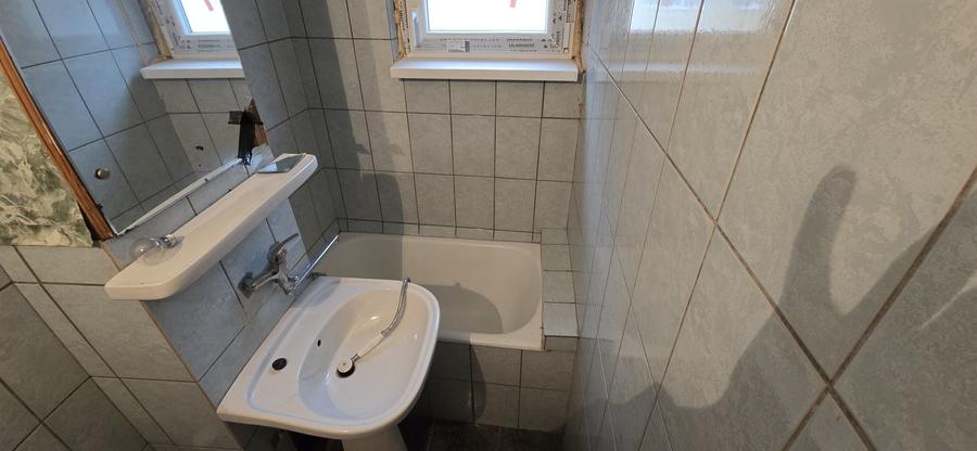 Inchiriez 3 camere bloc vechi - 2