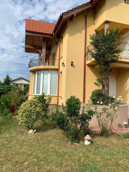 Casă cu 4 camere în Central