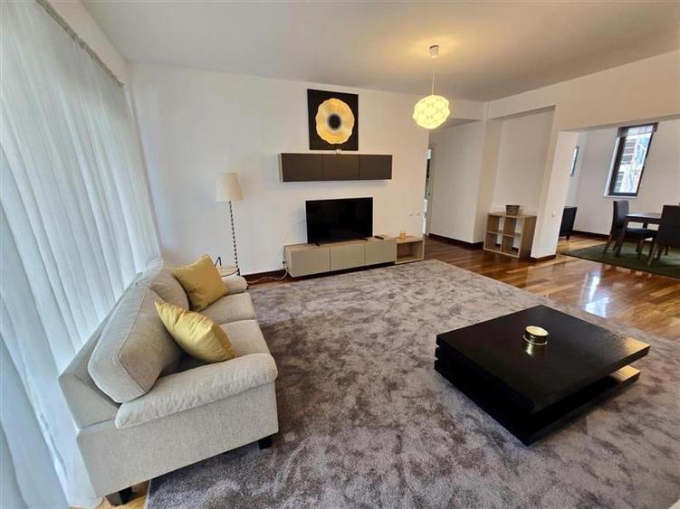 Apartament cu 5 camere decomandat, mobilat în Herăstrău
