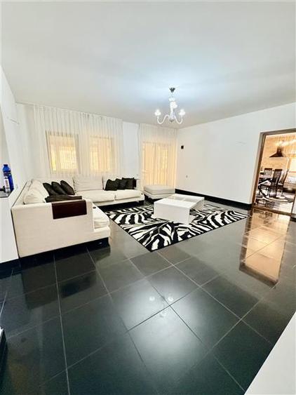 Apartament cu 3 camere decomandat, mobilat în Anda
