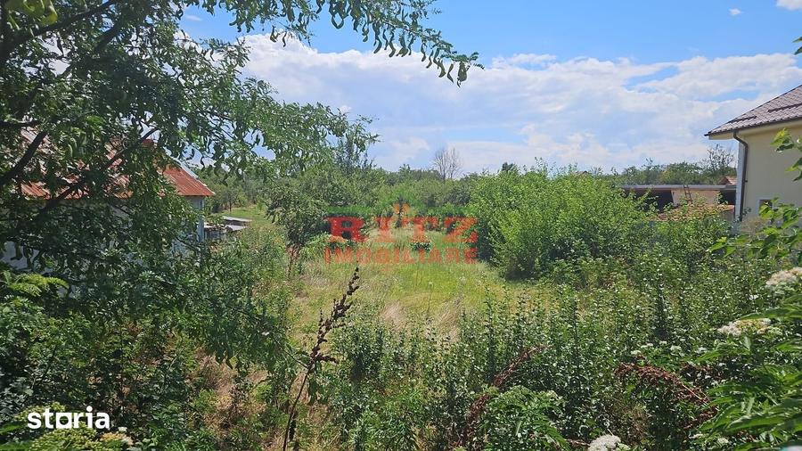Teren de 2100 mp, în Central