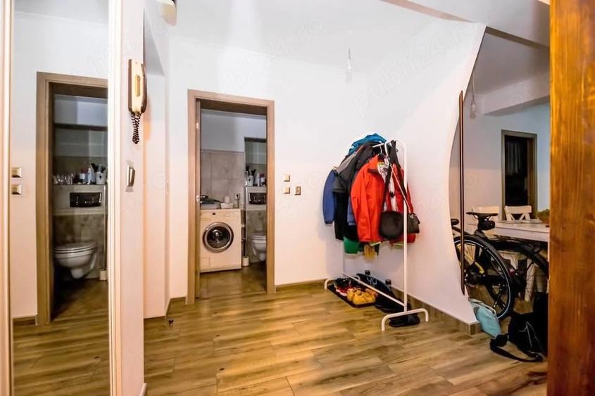 Apartament cu 3 camere decomandat în Girocului