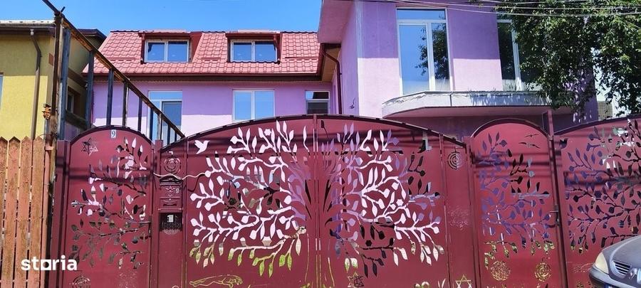 Casă cu 3 camere decomandat cu Teren 50 Mp în Pipera