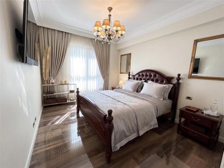 Apartament cu 3 camere semidecomandat, mobilat în Ultracentral