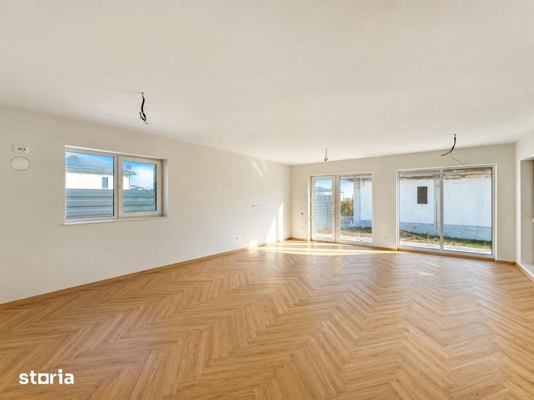 Casă cu 4 camere cu Teren 378 Mp în Păulești