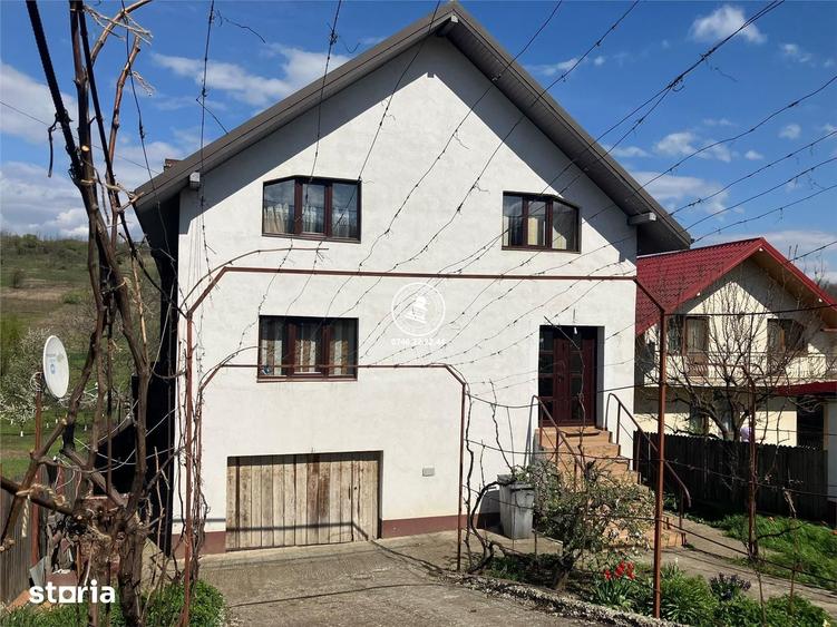 Casă cu 8 camere cu Teren 1172 Mp în Holboca