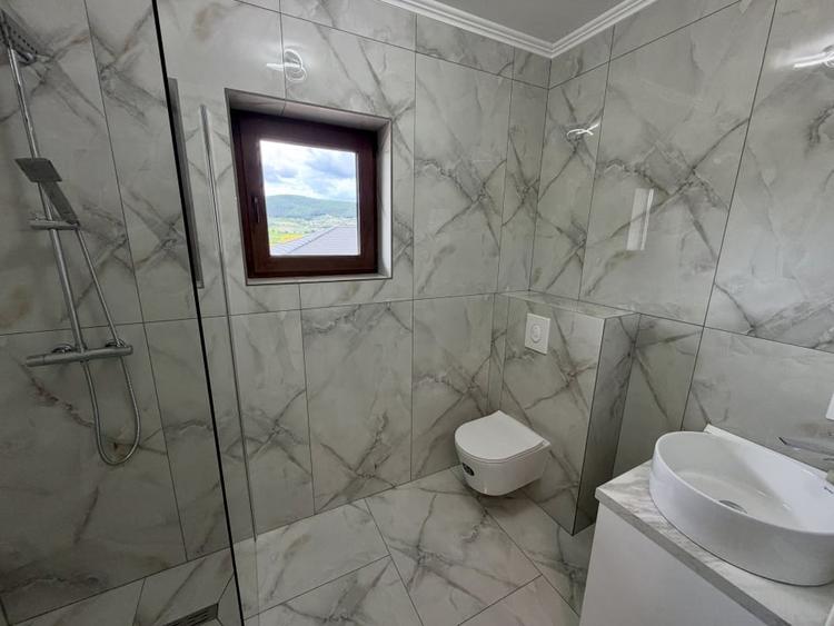 Casă individuală cu 4 camere cu Teren 470 Mp în Micești