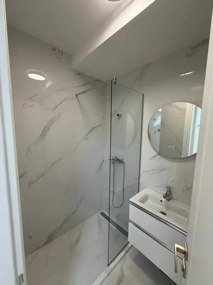Apartament cu 3 camere semidecomandat în Armeneasca