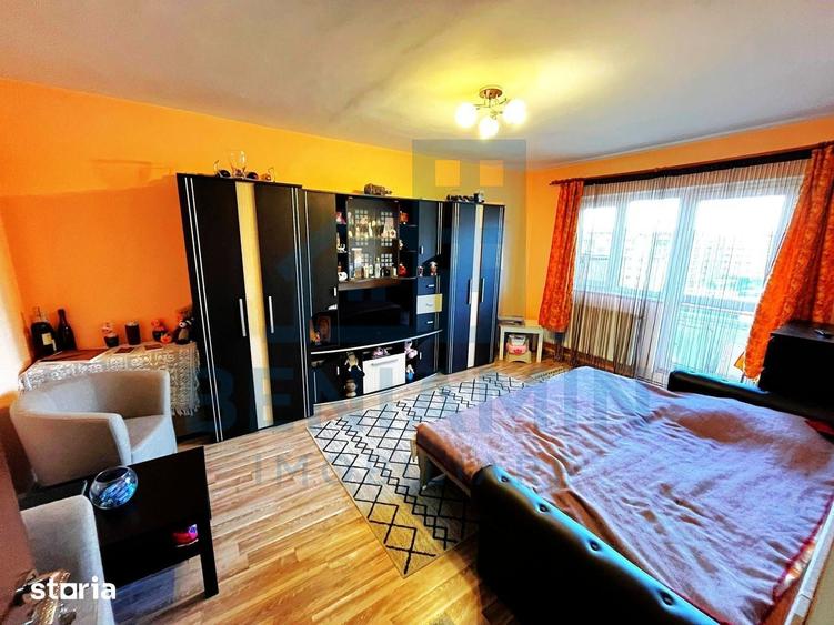 Apartament cu 3 camere decomandat în Astra