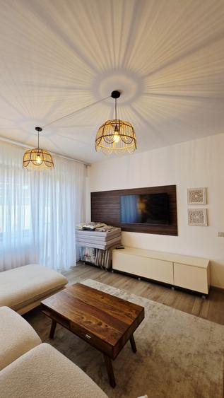 Apartament cu 2 camere semidecomandat, mobilat în Nord