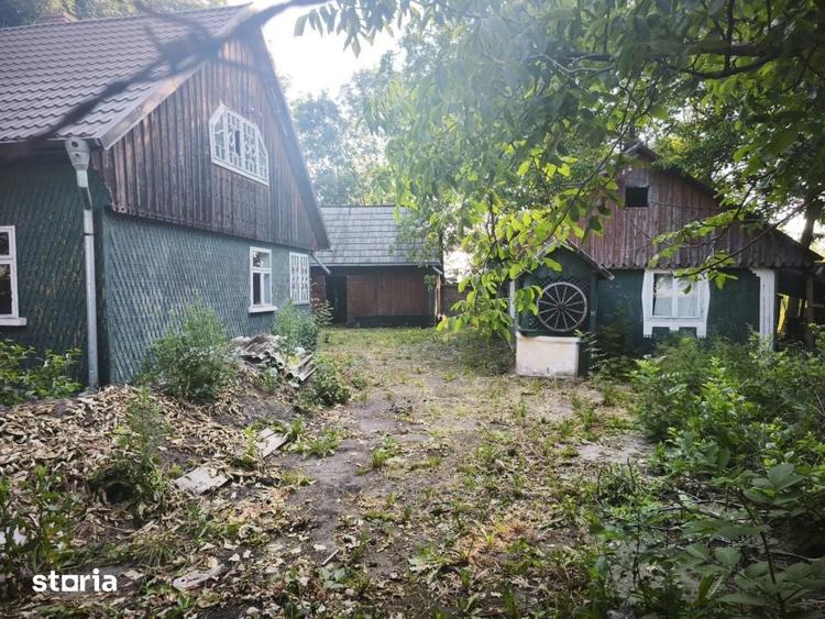 Casă cu 3 camere cu Teren 6500 Mp în Adâncata