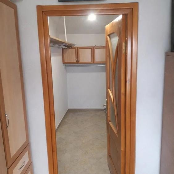 Casă cu 5 camere cu Teren 553 Mp în Stupini