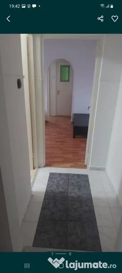 Apartament cu 3 camere semidecomandat în Rahova