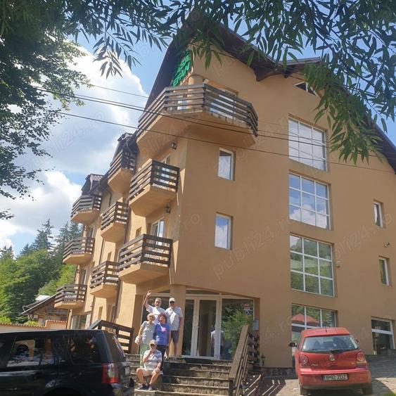 Casă cu 15 camere cu Teren 500 Mp în Platoul Izvor