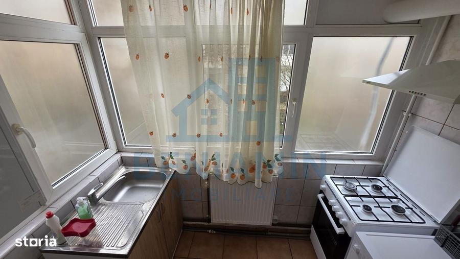 Apartament cu 2 camere decomandat în 1 Mai