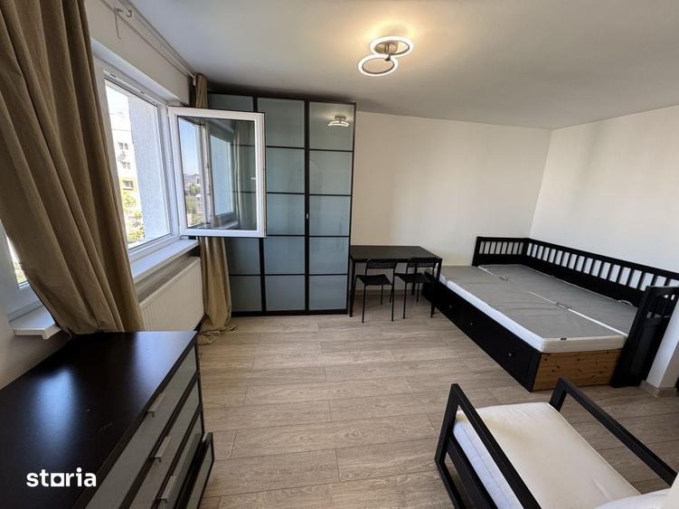 Apartament cu 3 camere semidecomandat în Parcul Carol