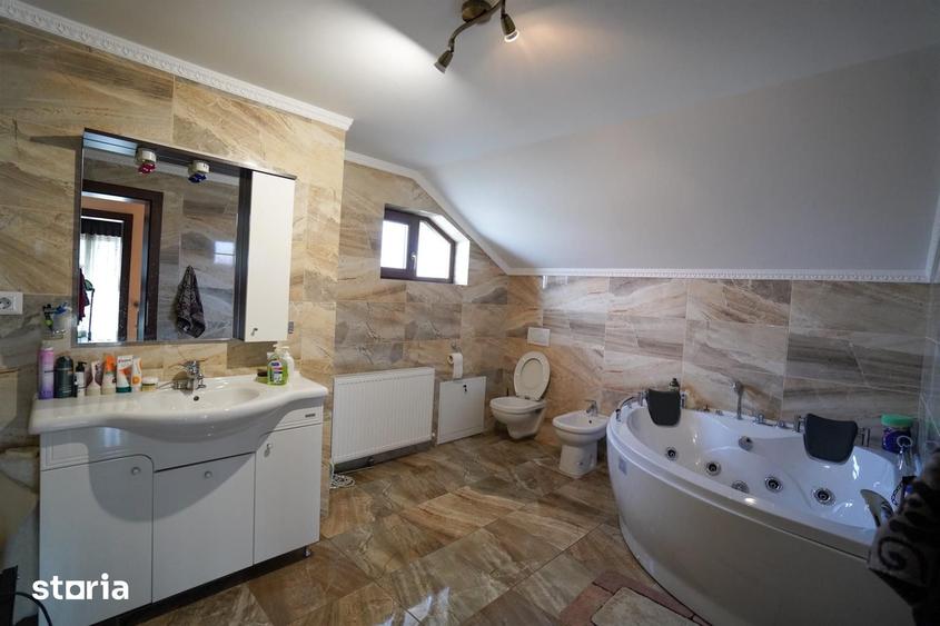 Casă cu 4 camere cu Teren 490 Mp în Centura