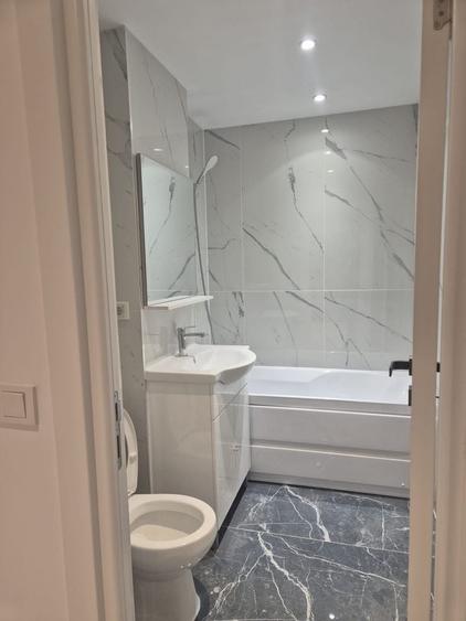 Apartament cu 4 camere decomandat în Central