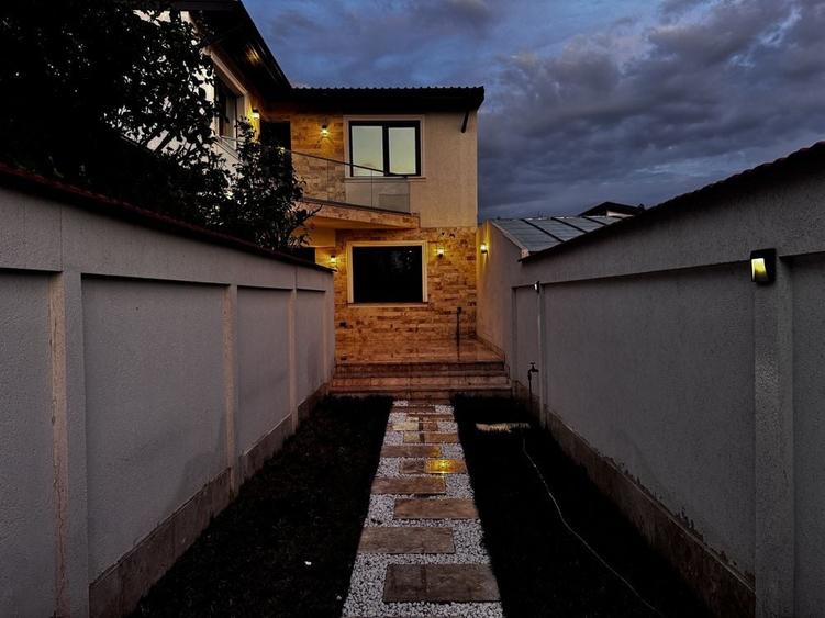Casă cu 4 camere cu Teren 180 Mp în Domenii