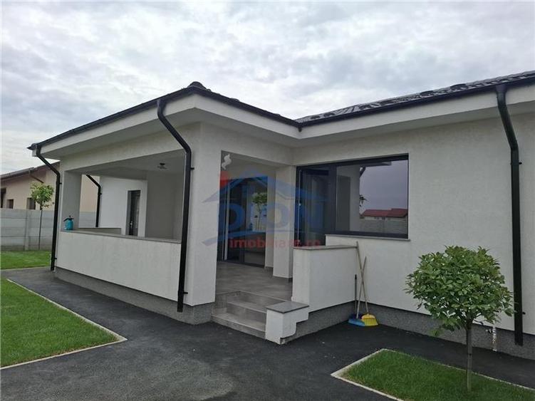 Casă individuală cu 3 camere cu Canalizare în Domnești