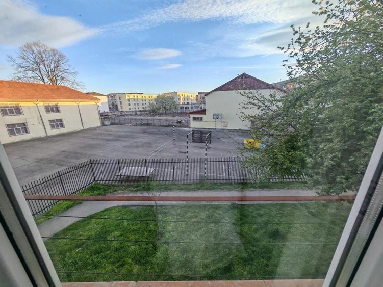 Apartament cu 2 camere semidecomandat în Debarcader