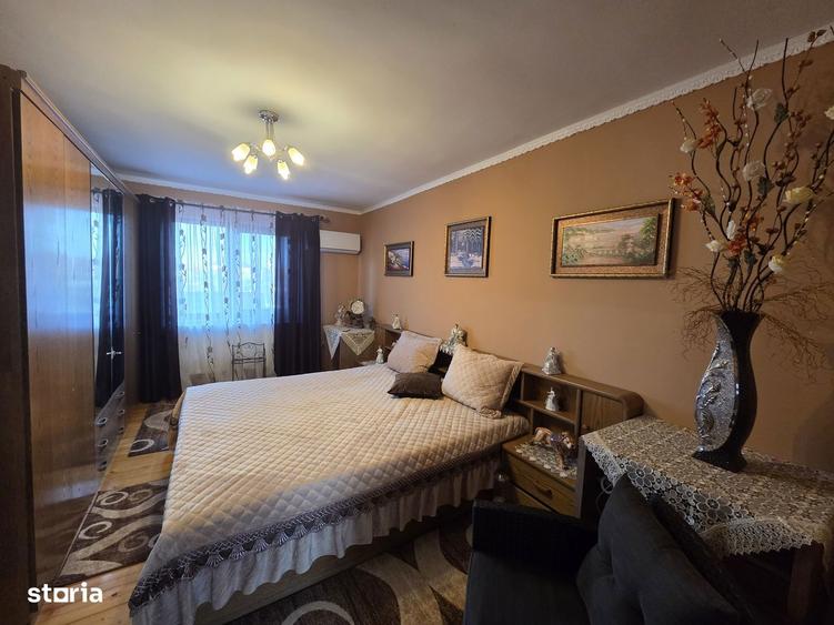 Casă cu 5 camere cu Teren 443 Mp în Central