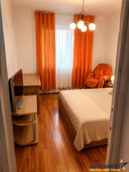 Apartament 3 camere, decomandat, 2 bai, 2 balcoane, loc parc - 1