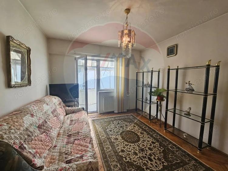 Apartament cu 3 camere semidecomandat în Central