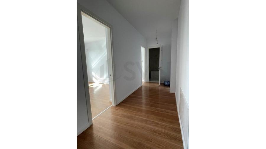 Penthouse cu 4 camere semidecomandat în Domenii