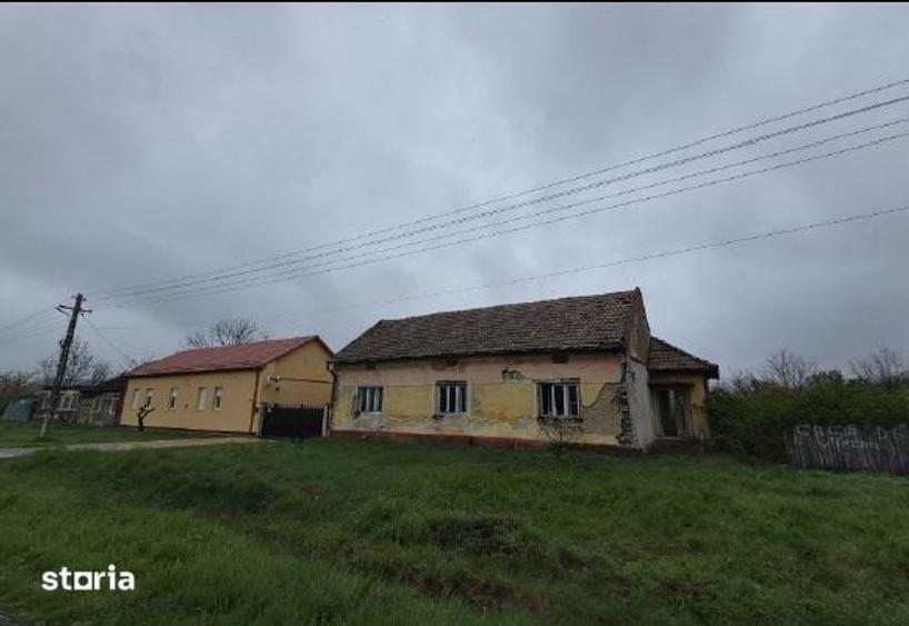 Casă cu 2 camere cu Teren 1545 Mp în Central