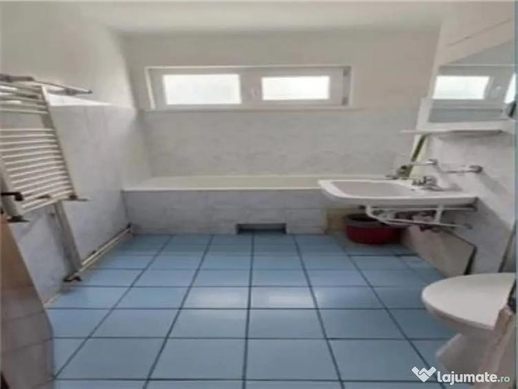 Apartament cu 2 camere semidecomandat în Centrul Civic