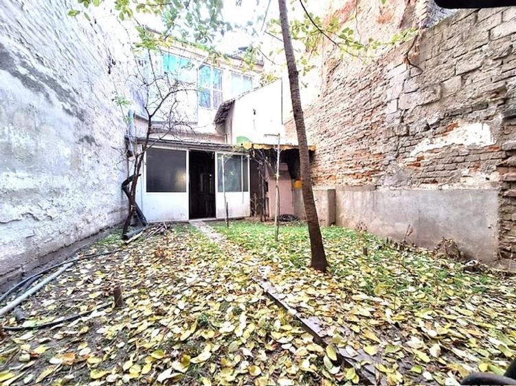 Casă cu Teren 50 Mp în Central