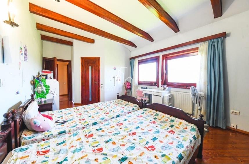 Casă individuală cu 7 camere cu Canalizare în Sângeorgiu de Mureș
