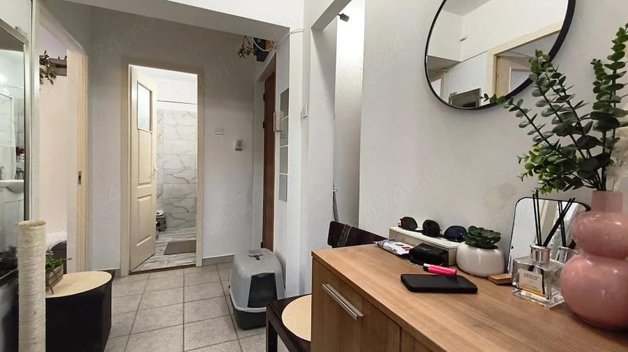Apartament cu 2 camere decomandat în Piața Centrală